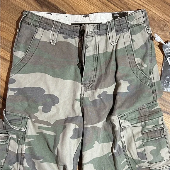 Women's Green Camouflage Wide Leg Cargo Pants - Picture 2 of 6